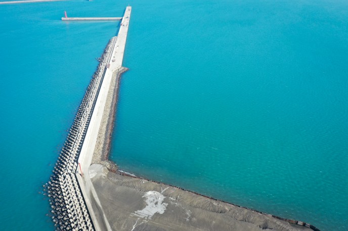 麥寮港南防波堤越浪及漏砂改善 | 南碼頭